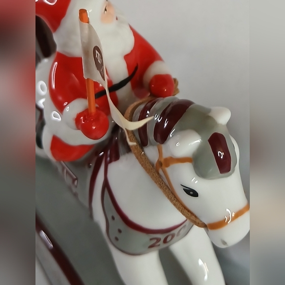 Danbury Mint 2009 Texas A&M themed ornament. - Picture 10 of 13